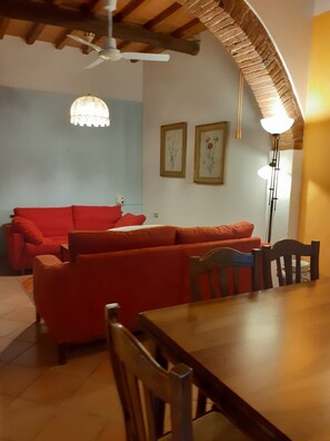 Interior - Aurora, 3 bedroom house with air conditioning, wifi,  garden and shared pool (Vinci)