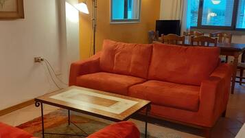 Una Smart TV, libros