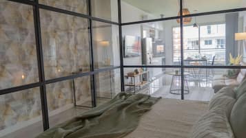 1 habitación y escritorio