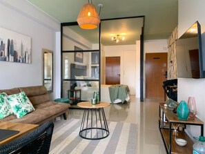 A modern living room with a sofa, a round coffee table, and a television. - Cramer 1002 in Buenos Aires (Buenos Aires)