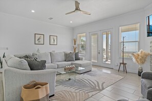 Téléviseur connecté, foyer, livres