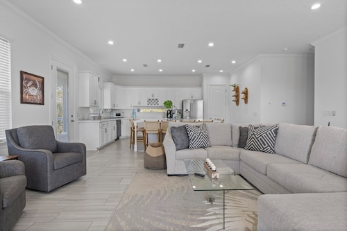 Waterfront, 2 Docks, 3 Bed, 4 Bath, Amazing Gulf View. An incredible experience!