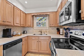 冷蔵庫、電子レンジ、オーブン、食器洗い機