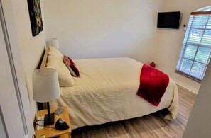 3 bedrooms, desk, iron/ironing board, travel cot