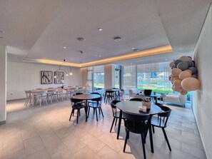คอมฟอร์ทอพาร์ทเมนท์ | 2 ห้องนอน, ห้องเก็บเสียง, เตารีด/โต๊ะรีดผ้า, Wi-Fi ฟรี