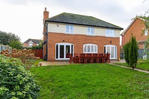 House | Exterior - 4 Luxurious Executive Villa (Sheerness)