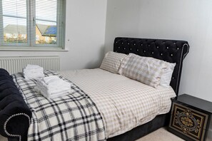 House | 4 bedrooms, iron/ironing board, free WiFi, bed sheets