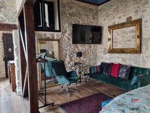 1 quarto, escrivaninha, ferros/tábuas de passar roupa, Wi-Fi