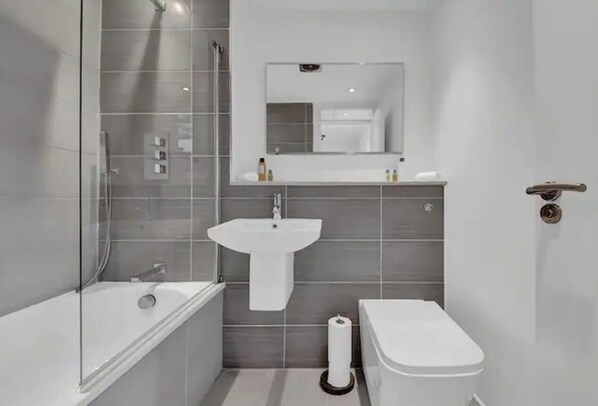 House | Bathroom | Separate tub and shower, deep soaking tub, towels