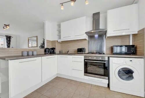 Luxurious 2-bed House in Canary Wharf London