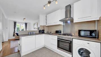 House | Private kitchen | Fridge, microwave, oven, stovetop