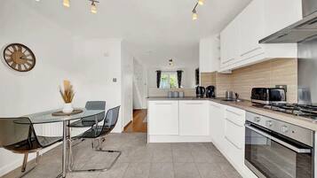 House | Private kitchen | Fridge, microwave, oven, stovetop