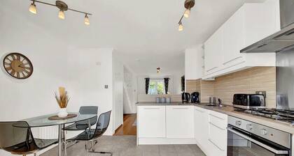 Luxurious 2-bed House in Canary Wharf London