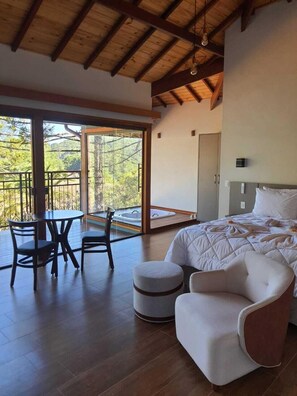 Classic Chalet | In-room safe, individually decorated, individually furnished, free WiFi