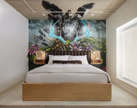 Room #2 OF ELEVEN | Premium bedding, pillowtop beds, minibar, in-room safe. Artelo