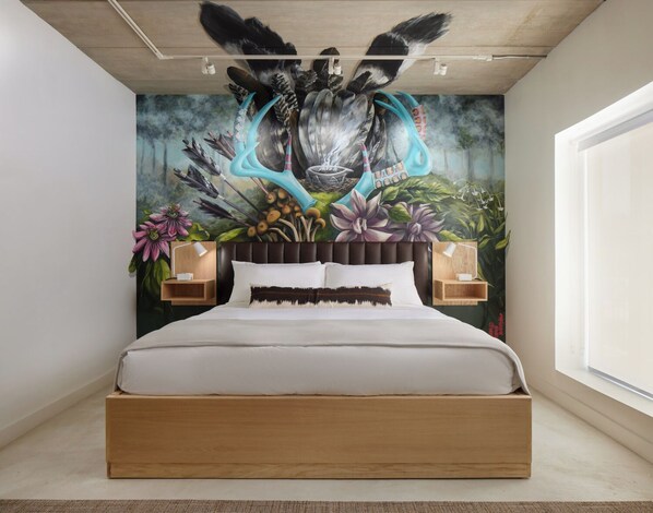 Deluxe tweepersoonskamer, 1 kingsize bed | Luxe beddengoed, pillowtop-bedden, een minibar, een kluis op de kamer