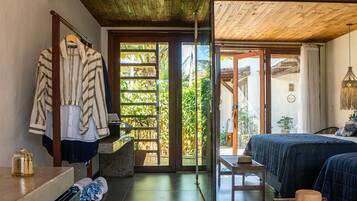 Suite Deluxe, vue plage | 1 chambre, coffres-forts dans les chambres, décoration personnalisée