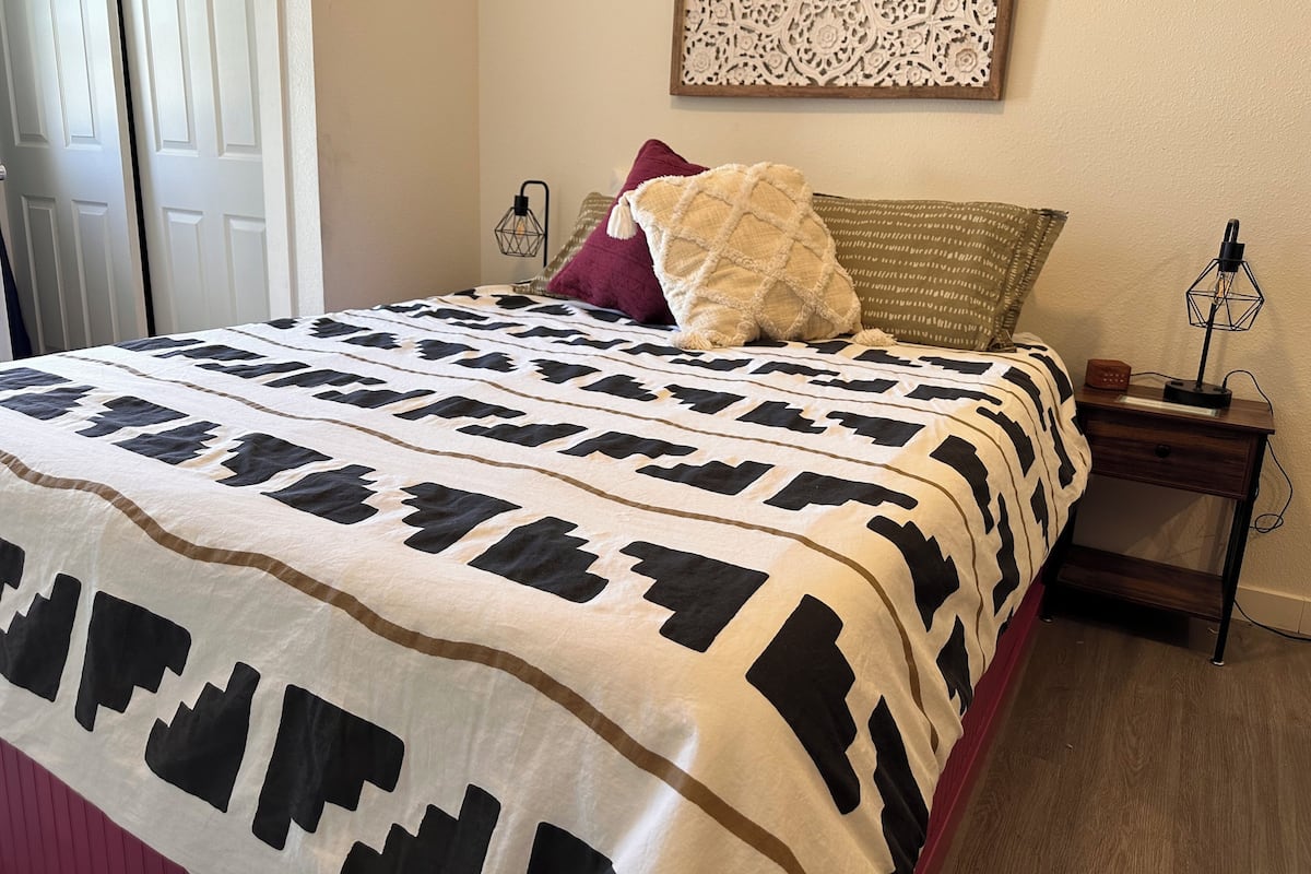 Business Studio, 1 Queen Bed (Plum) | Verdunkelungsvorhänge, Bügeleisen/Bügelbrett, kostenloses WLAN
