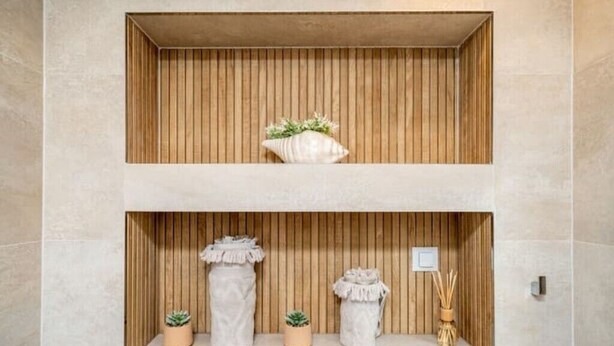 A two-tiered shelf with decorative items. - Villa Diana: Bayside View Beauty - a romantic home
 (Dubrovnik)