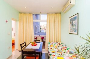 Dining - Villa Diana with Swim Pool: Cosy Apartment for Two
(Dubrovnik)