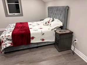 4 bedrooms, iron/ironing board, WiFi, bed sheets - Beautiful house on farm, Nature lover's paradise (Rosemont)