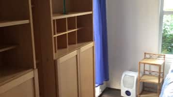 Studio | Free WiFi, bed sheets