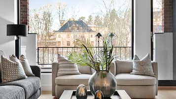 Luxury Townhouse near the Vigelandpark | Wohnbereich | 50-Zoll-LED-Fernseher mit Digitalempfang, Netflix, Streaming-Dienste