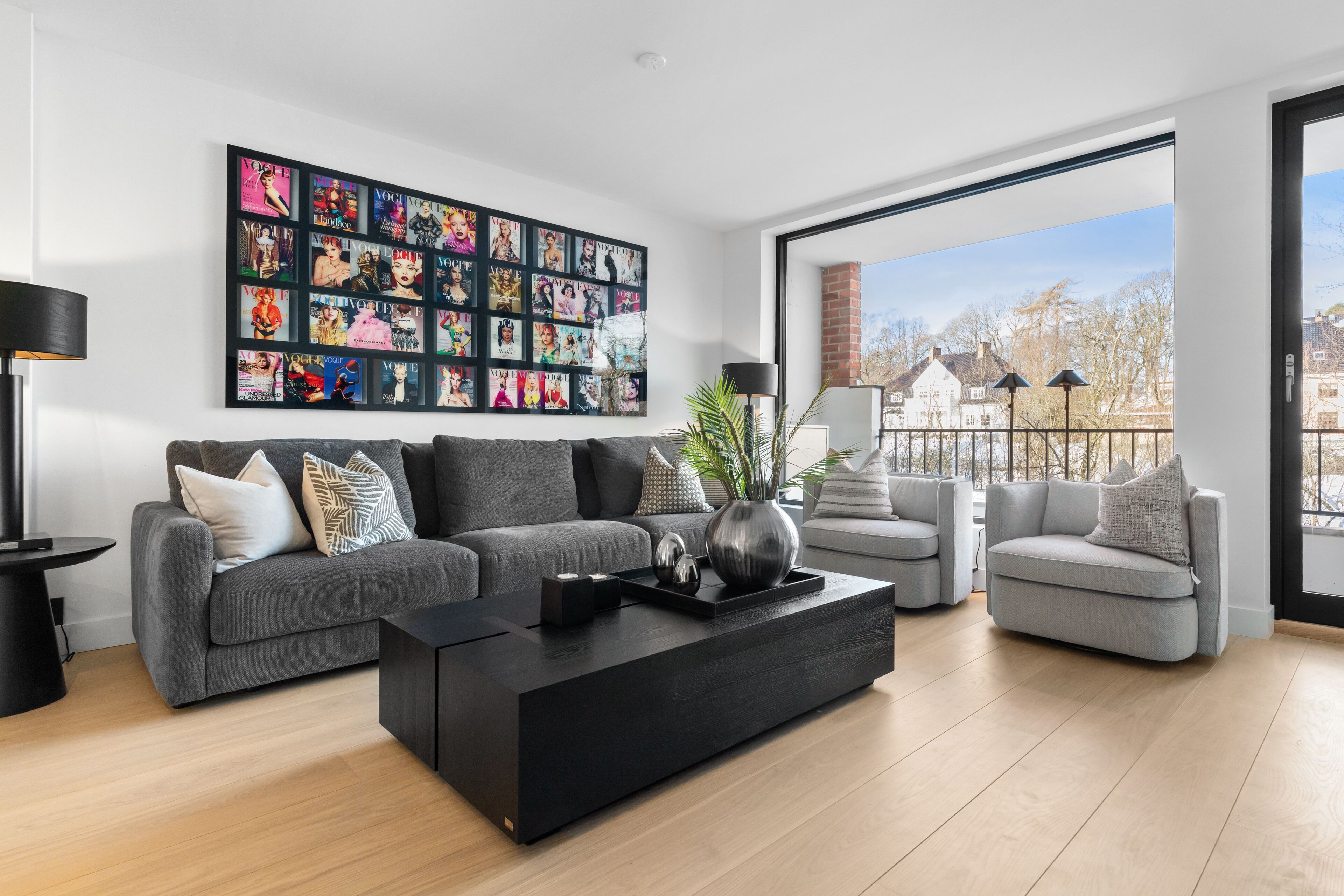 Luxury Townhouse near the Vigelandpark | Living area | 50-inch LED TV with digital channels, Netflix, streaming services