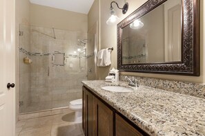 Hårføner, håndklær, såpe og sjampo