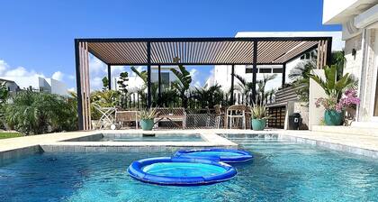 Espectacular Villa Pool & Golf, Metro Country Club