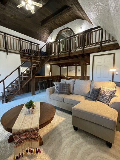 Barn in Bemus Point -1 mile to Chautauqua Lake and right on the snowmobile trail