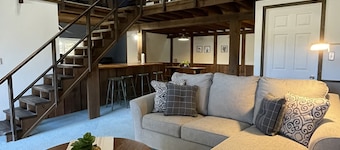 Barn in Bemus Point -1 mile to Chautauqua Lake and right on the snowmobile trail