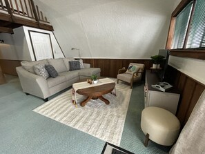 Smart TV - Barn in Bemus Point: 1 mile to Chautauqua Lake and on the snowmobile trail (Bemus Point)