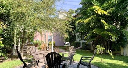 Buttercup 3bd 3ba Sleep 7 on Quiet Street