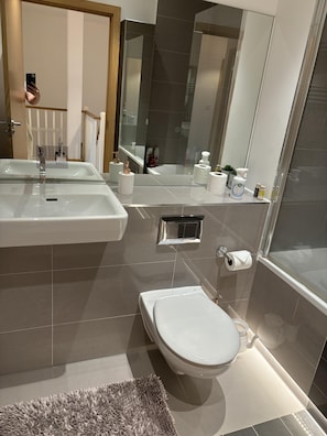 Apartment | Bathroom