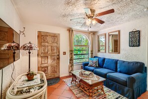 House, 1 Queen Bed (Flamingo Casita) | Living area | TV - Flamingo Casita (West Palm Beach)