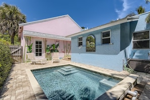 House, Multiple Beds (Nini's Cottage 4bd 3ba Vacation Renta) | Pool