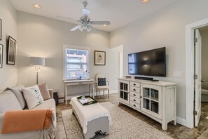 House, Multiple Beds (Nini's Cottage 4bd 3ba Vacation Renta) | Living area - Nini's Cottage 4bd 3ba Vacation Rental (West Palm Beach)