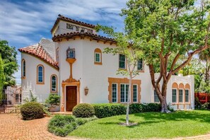 Casa, várias camas (Villa Blanca  4bd 3.5ba  Private Pool) | Fachada