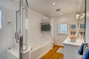 Casa, varias camas (Villa Dolce Vita  4bd 4ba  Private Po) | Baño | Amenidades de baño gratuitas 