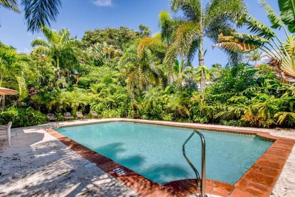 Casa, varias camas (Villa Dolce Vita  4bd 4ba  Private Po) | Alberca | Alberca al aire libre y alberca climatizada