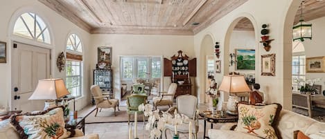 Maison, Plusieurs lits (Villa Gardenia Vacation Home New) | Aire de séjour