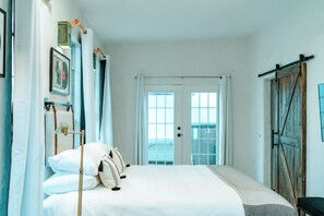 4 habitaciones, caja de seguridad en la habitación y escritorio