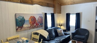 Seaman's Cottage #2 in Summerville Centre - Pet Friendly!