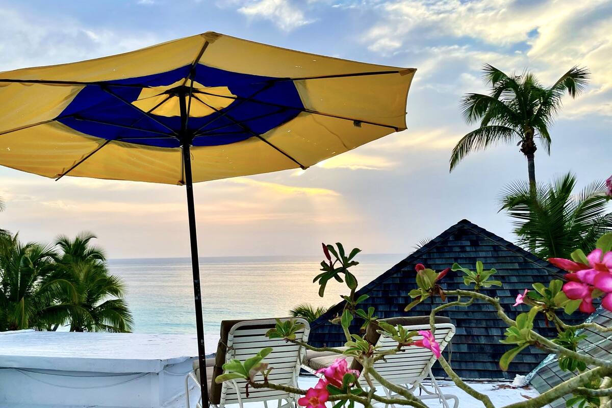 Room, 1 Queen Bed, Beach View, Oceanfront | In-room safe, desk, laptop workspace, blackout drapes