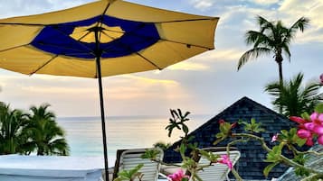 Room, 1 Queen Bed, Beach View, Oceanfront | 1 bedroom, in-room safe, individually decorated, individually furnished