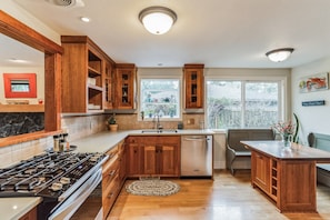 Kjøleskap, mikrobølgeovn, ovn og oppvaskmaskin