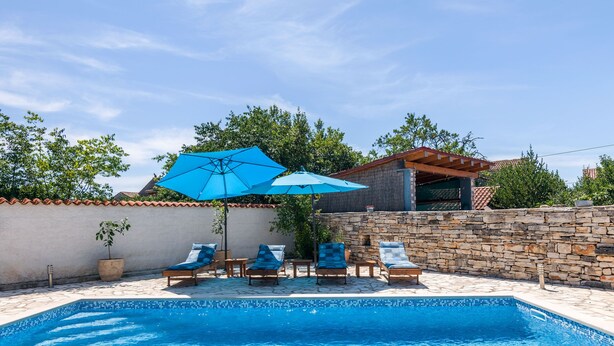 A heated pool - Villa La Musica (Istria - Čabrunići) (Čabrunići)