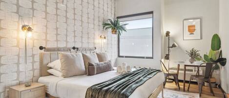 Bureau, fer et planche à repasser, Wi-Fi, draps fournis