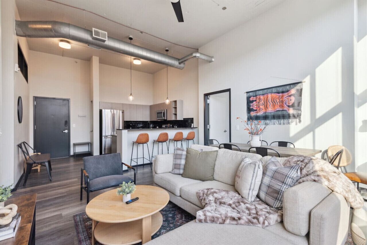 3BR w Parking, Gym, Game Rm | The Urban Haven